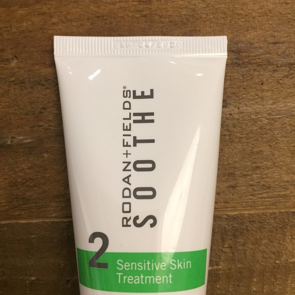 Rodan + Fields Soothe Sensitive Skin Treatment - Picture 2 of 3